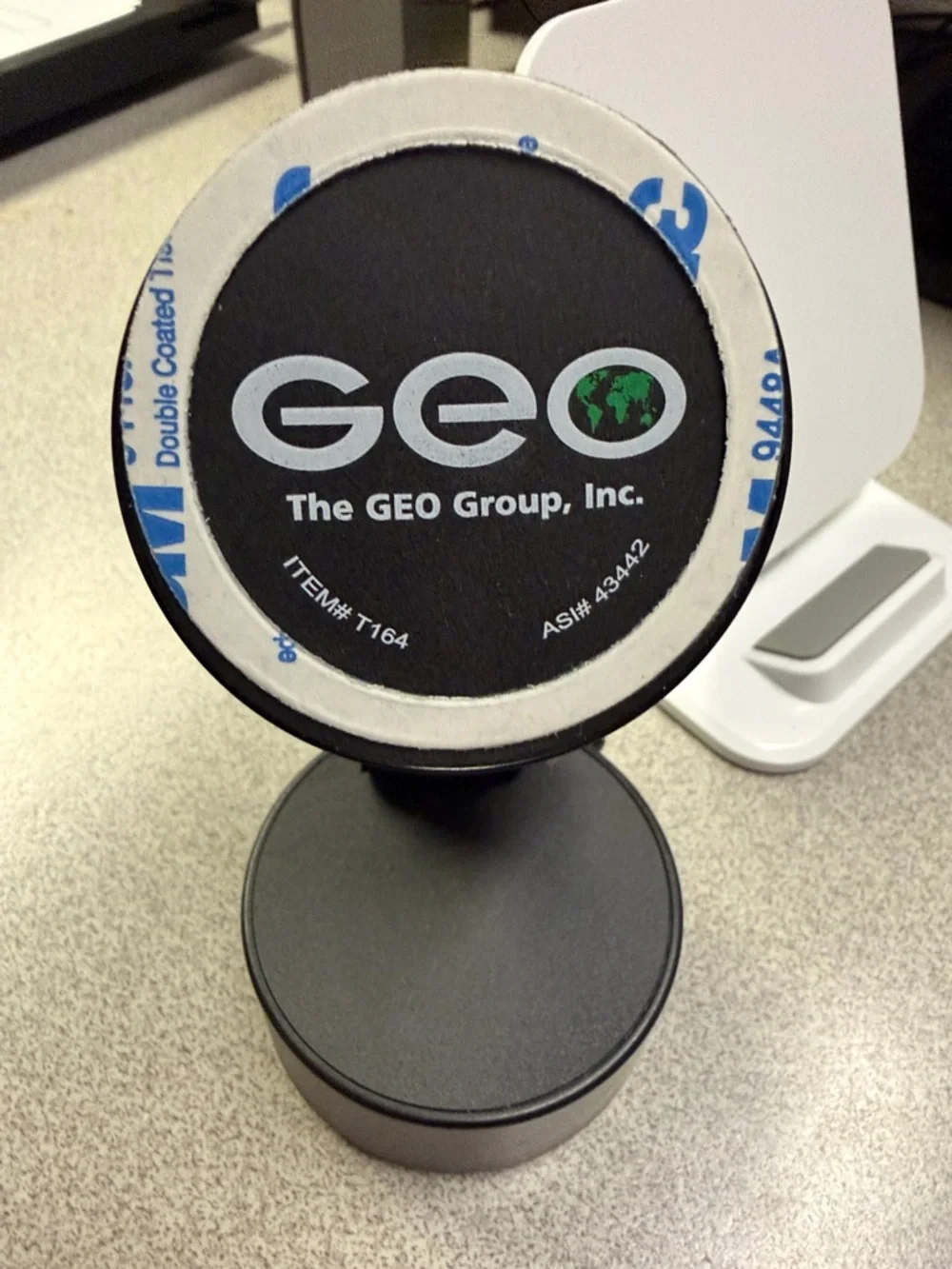 GEO Branded Car Phone Mount & White Wireless Charger Set